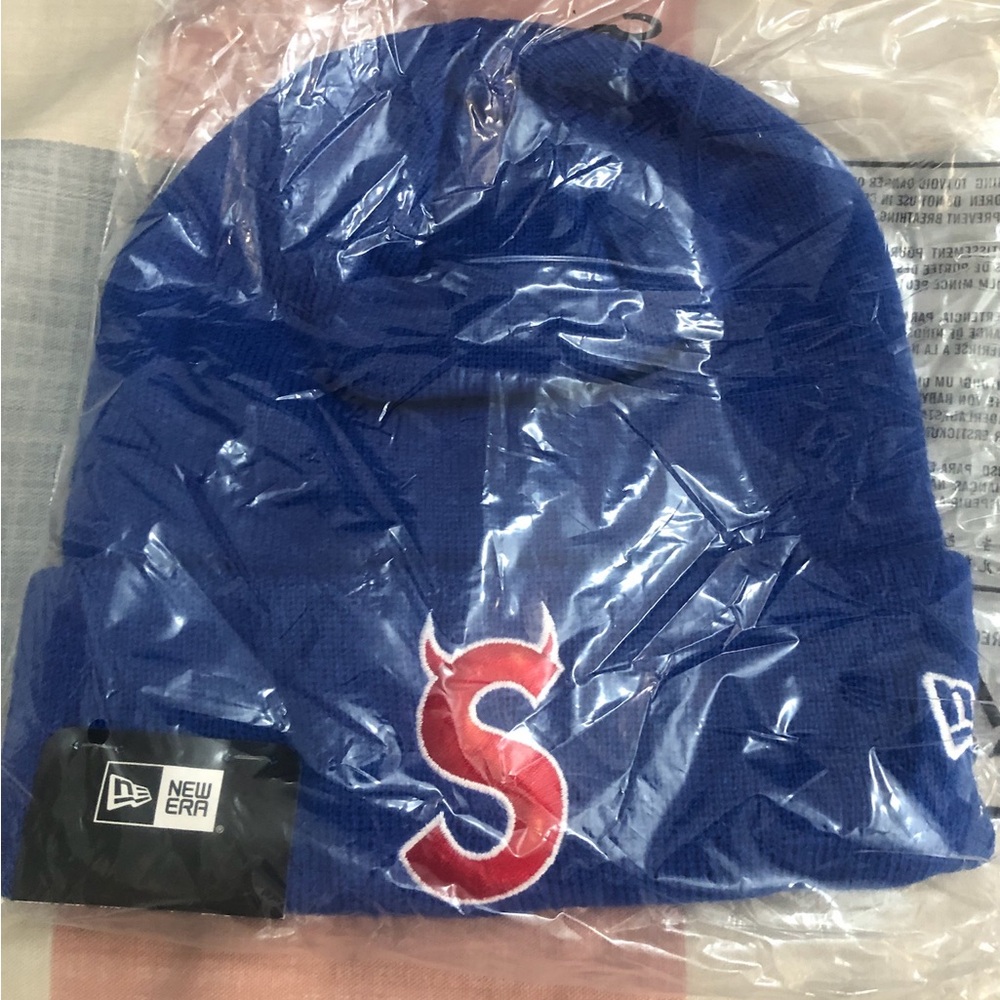 Supreme S logo beanie